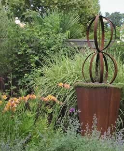 Powerful shades of rust and orange spice this garden.